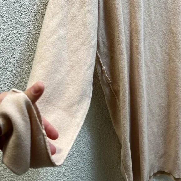 Free people long sleeve no size tag PTP 21 no belt and metal marked - Picture 2 of 5